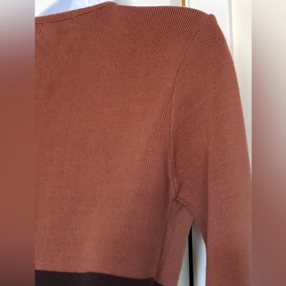 Erik Stewart , size S , women sweater , V neck , long sleeves , crochet 🧶! - Picture 10 of 16